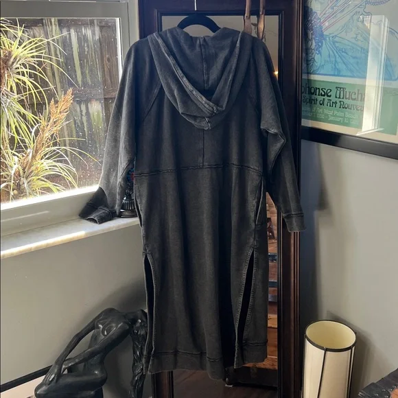 Pilcro/Anthropologie long hooded half button pull over, new without tag, Small - Picture 4 of 6